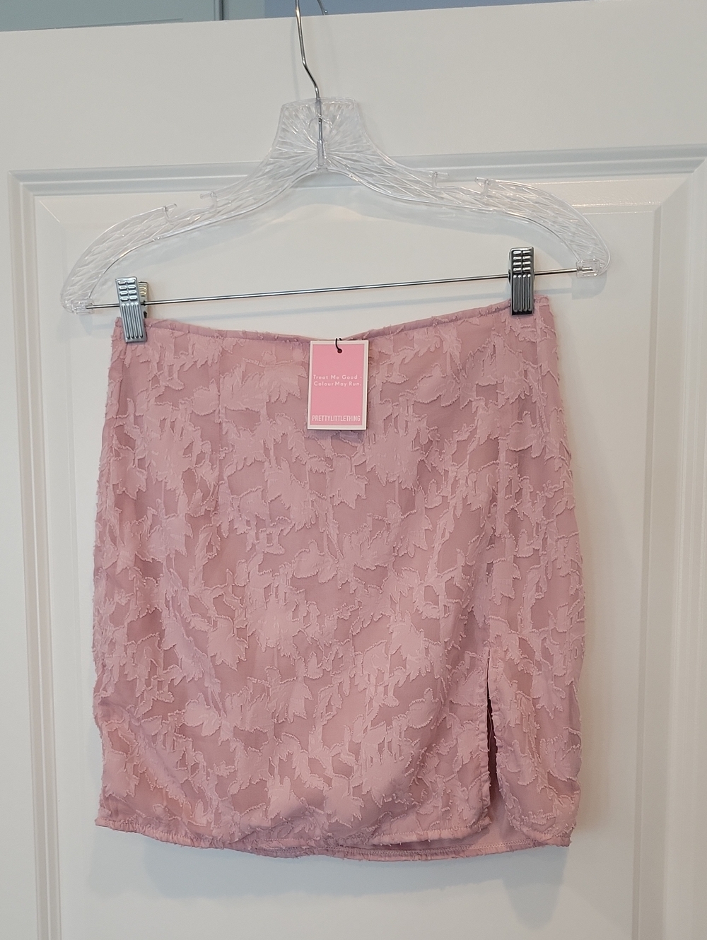 Pretty Little Thing Women's Mauve Pink Floral Applicay Mini Skirt Size 4 NWT